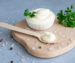 بررسی آزمایش های شیمیایی و کنترل کیفی انواع سس